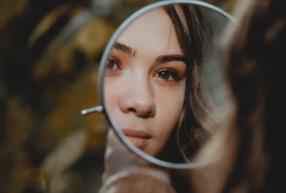 a woman in the mirror with a radiant skin