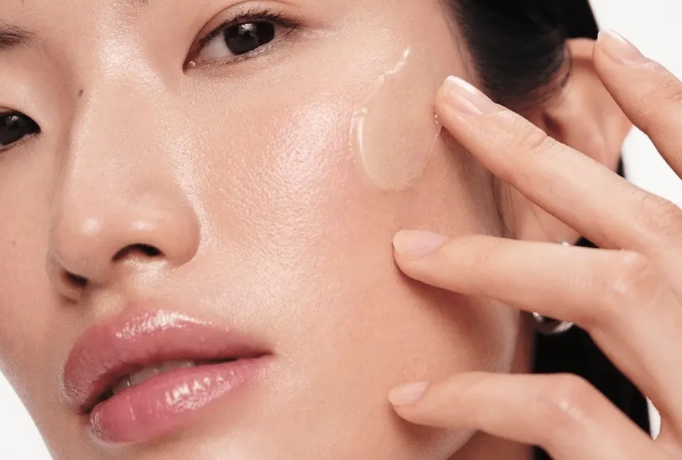 Why Is the Skin Around the Eyes So Prone to Ageing and Dark Circles