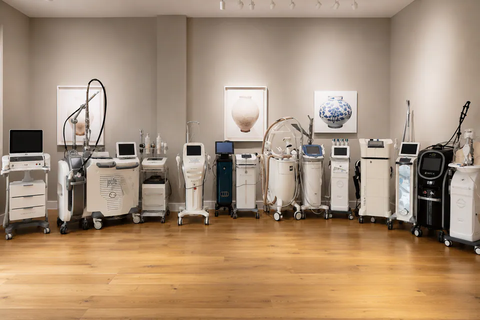 The full device floor at the Dr Jinah Yoo clinic in London