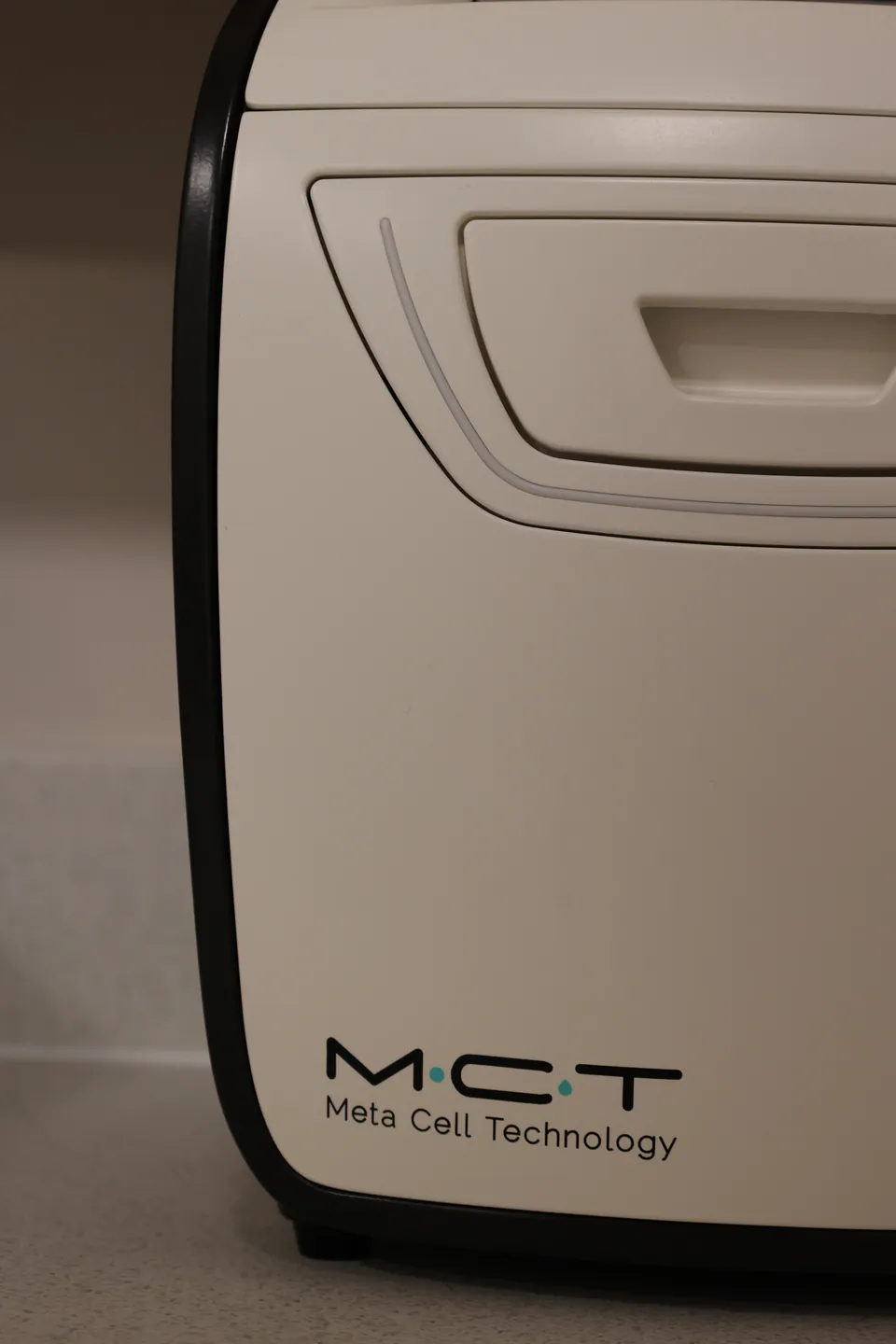 The MCT Meta Cell Technology device used to prepare autologous exosomes at the clinic